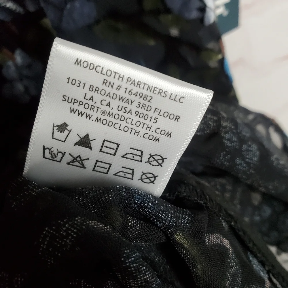 NEW Modcloth Dramatic Depths Velvet Dress Sz L Black Floral $119 Sheath Batwing